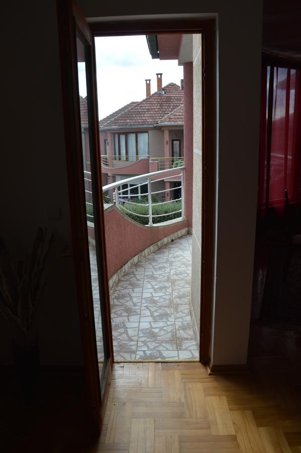 Poseidon Apartment Ni Esterno foto